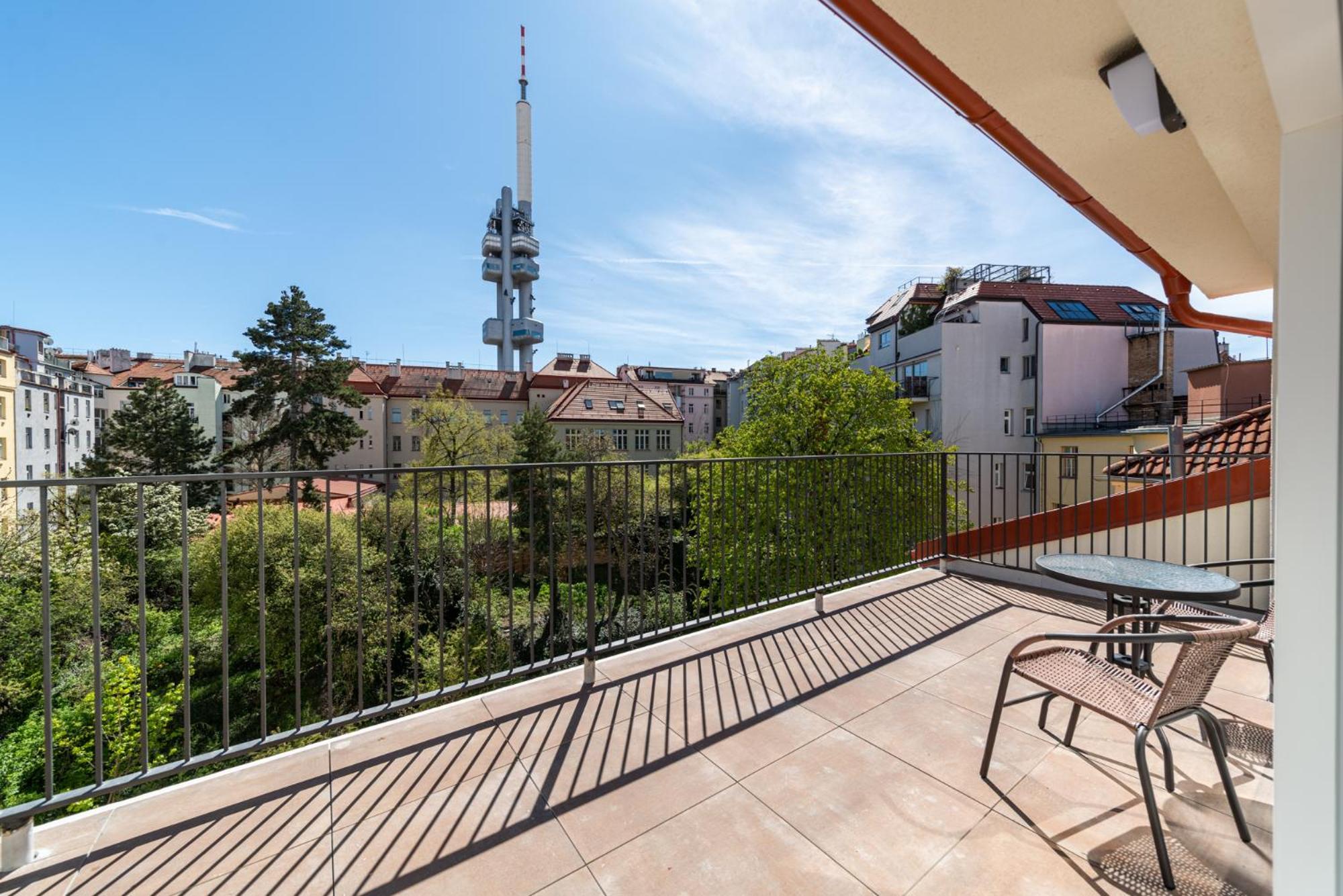 Apartments Borivojova 63 Praag Buitenkant foto